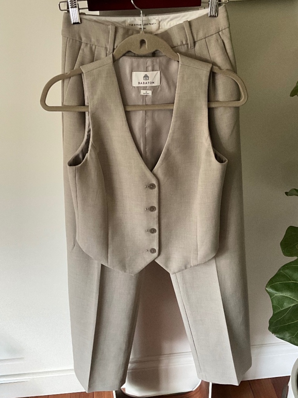 Aritzia Babaton 2-Piece Suit Set | Vest + Effortless Pant | Small | Grey